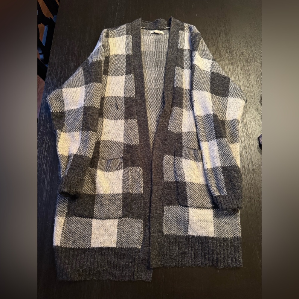 American Eagle Outfitters Black and Grey Checkered Cardigan (Like NEW)